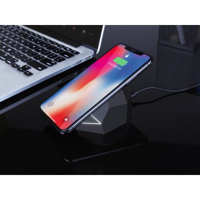 Док-станция с беспроводной зарядкой «Geo Dock». XOOPAR